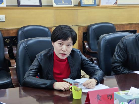 黄  维  人民网文艺评论部主任.jpg
